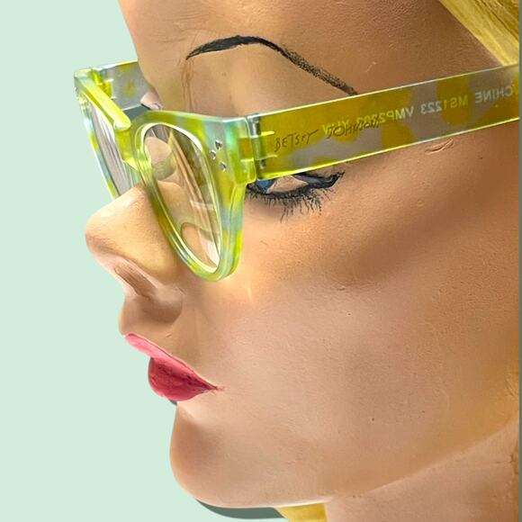 Betsey Johnson +2.00 Reading Glasses Readers Cat Eye Translucent Green Yellow - Picture 2 of 5